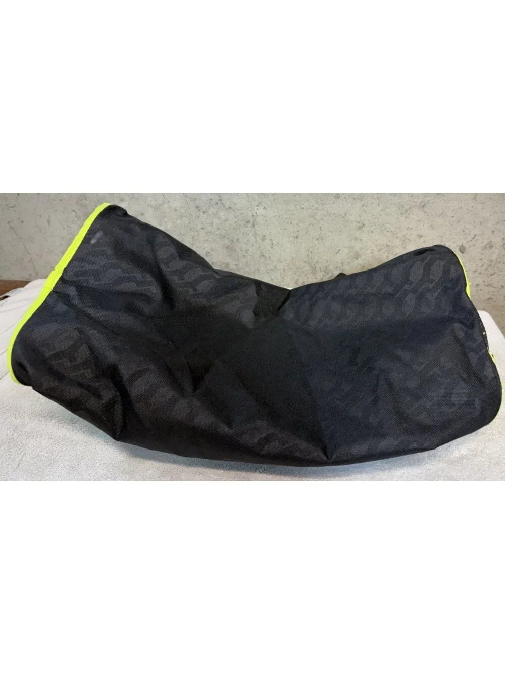 Nike Brasilia 6 Medium Duffel Bag BA4829-710 Volt Neon Green Black Gym Training